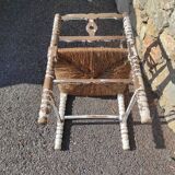 Wooden corner chair with seat mulched