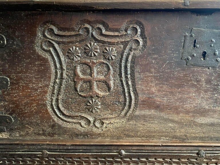 Wedding chest, coat of arms motifs, circa 1600