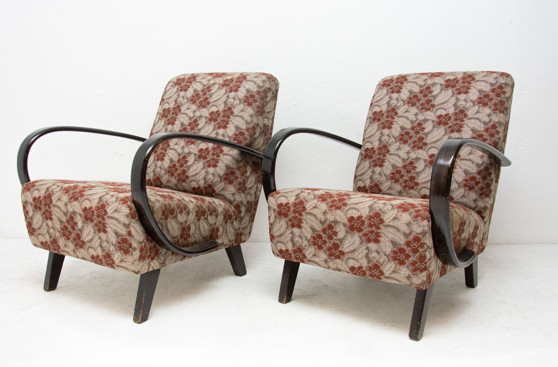Paire de fauteuils par Jindřich Halabala 1950