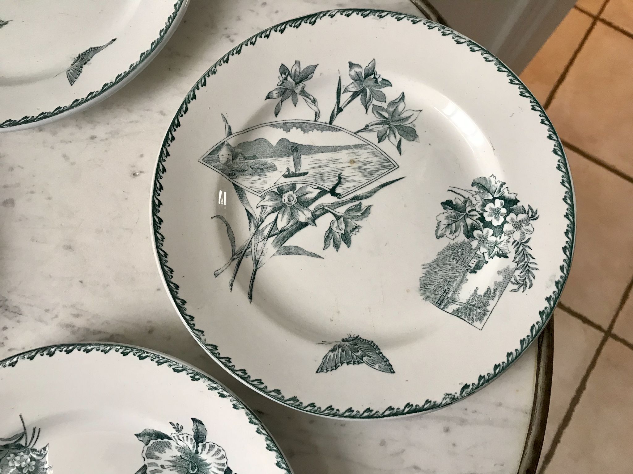set of 4 flat plates Terre de Fer Saint-Amand model "Cartels" XIXth