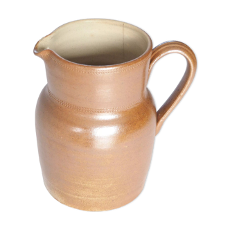 Bonny sandstone pitcher