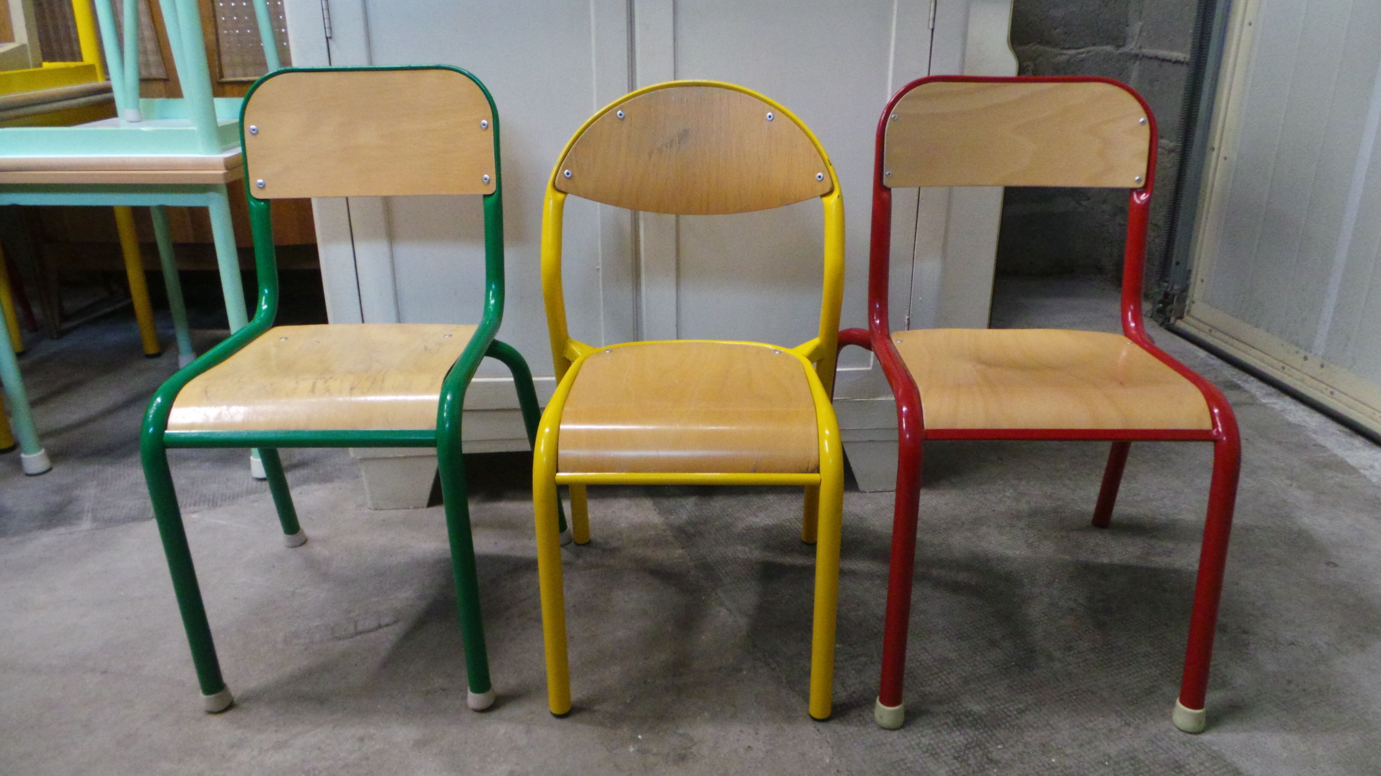 Chaises maternelles vintage