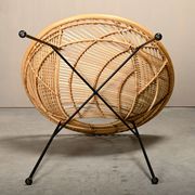 Fauteuil corbeille en rotin et métal noir