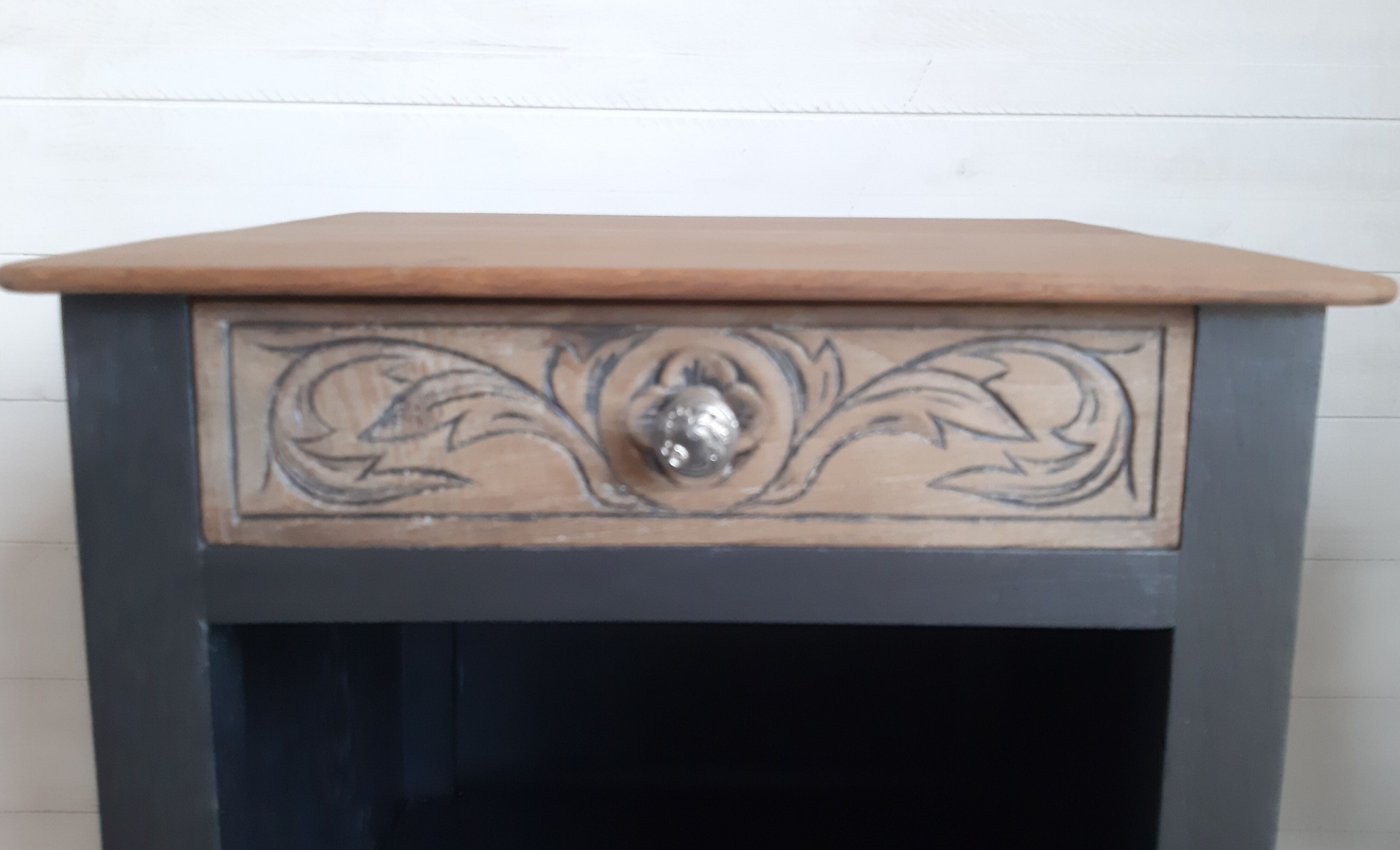 Bedside table/ Side cabinet