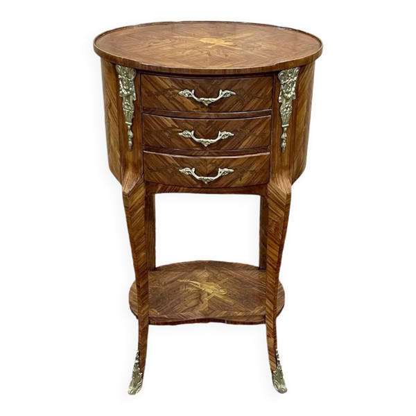 Table d'appoint à 3 tiroirs en bois de rose et chêne, travail des années 70 de style Louis XV