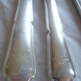 Menagere de 12 couteaux a dessert/9couteaux de table met.argente modele violon