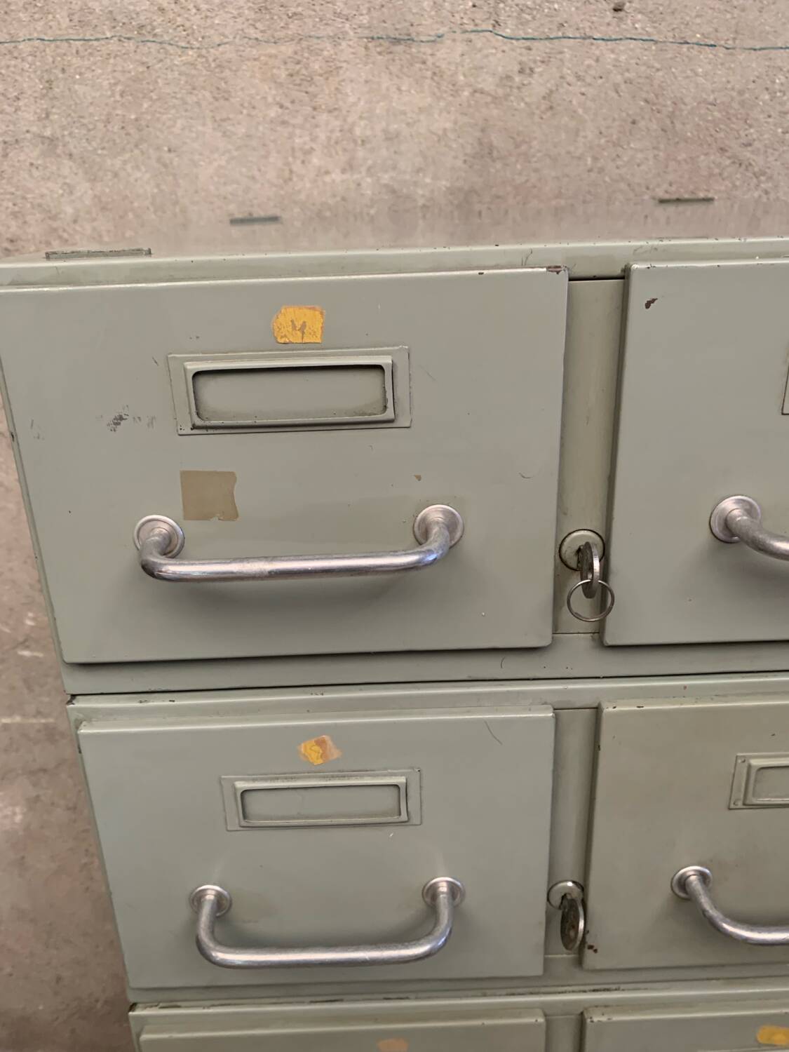 Structure of 6 vintage industrial lockers