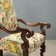 Fauteuil baroque ancien en noyer et tissu, Italie, XVIIIe siècle