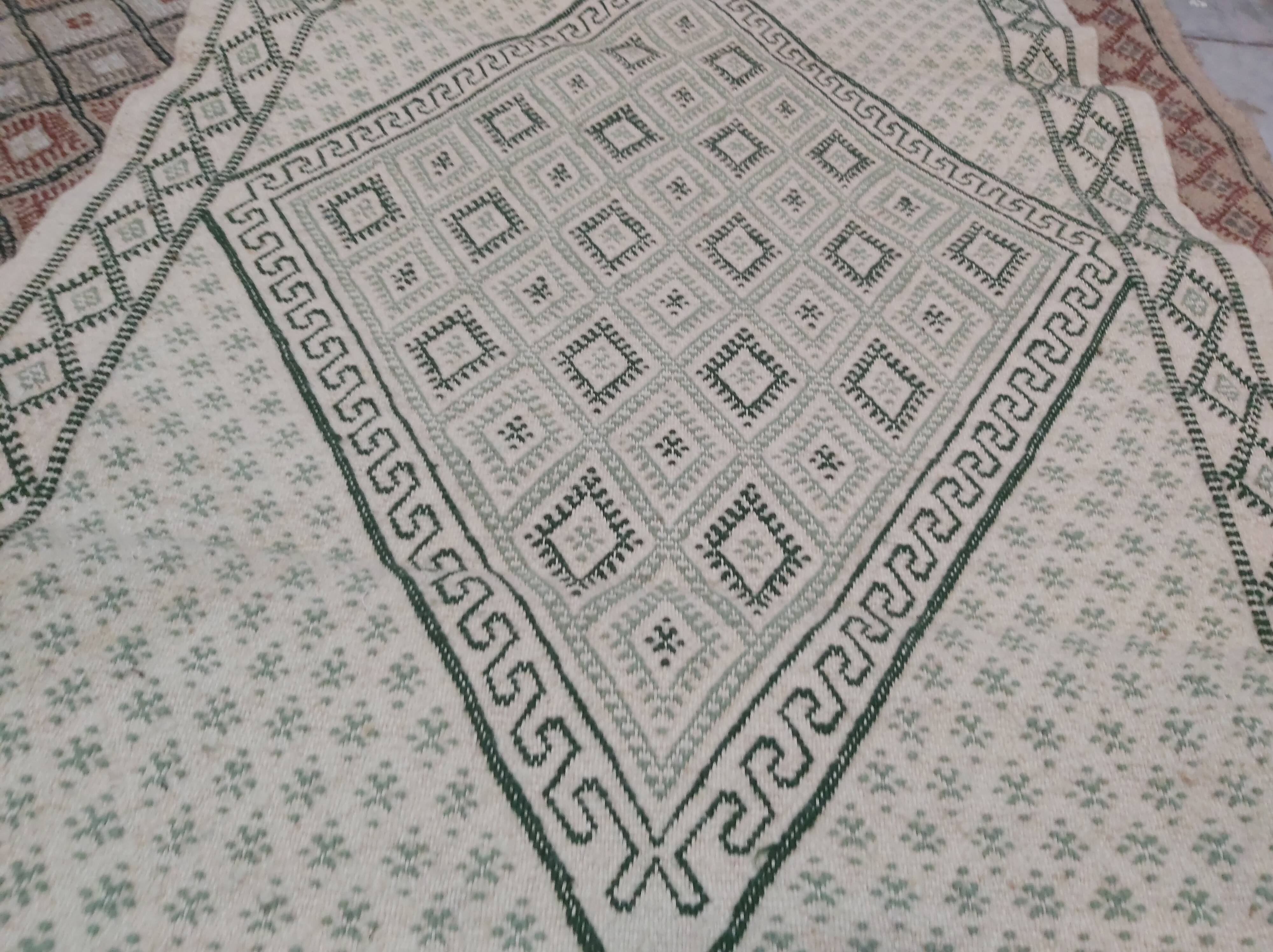 Traditional white and green carpet handmade in pure wool