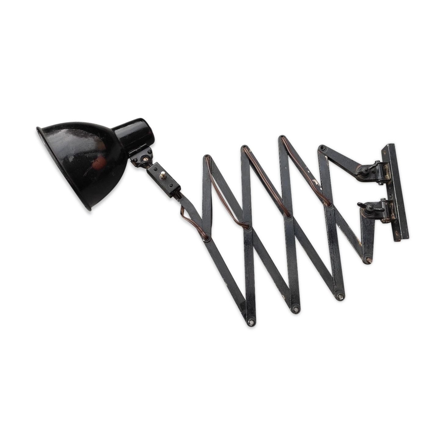 Accordion workshop lamp