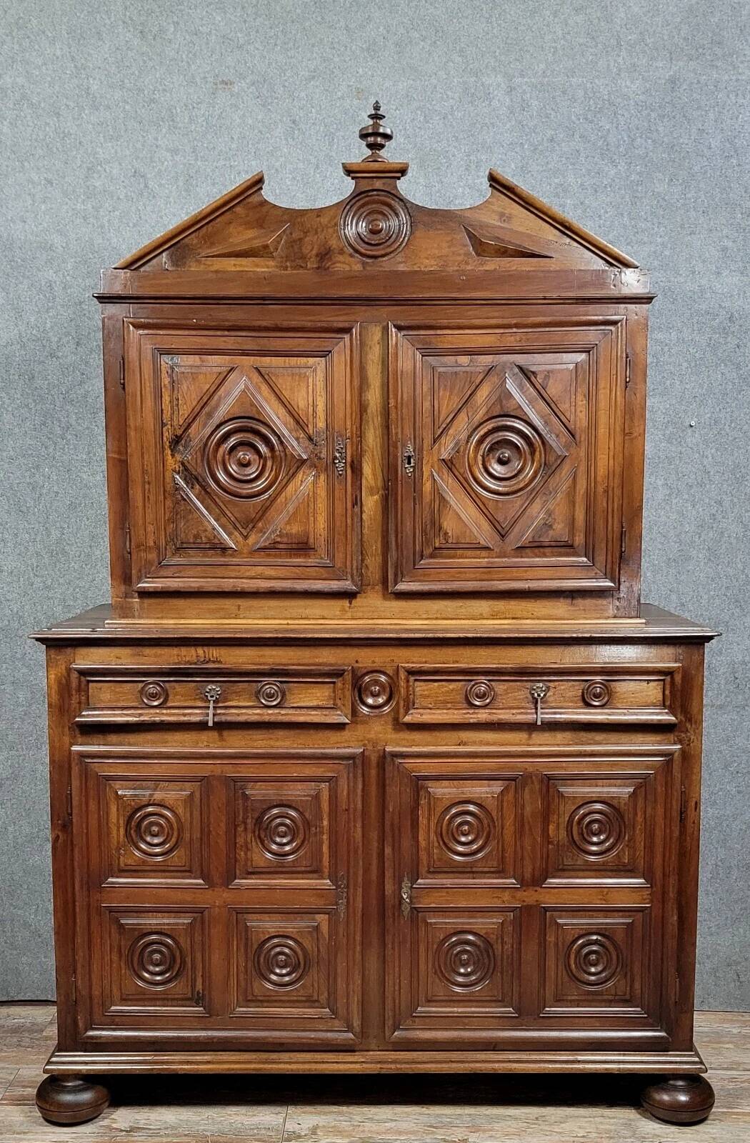 Louis XIII period cabinet with 4 shutters in solid walnut circa 1680
