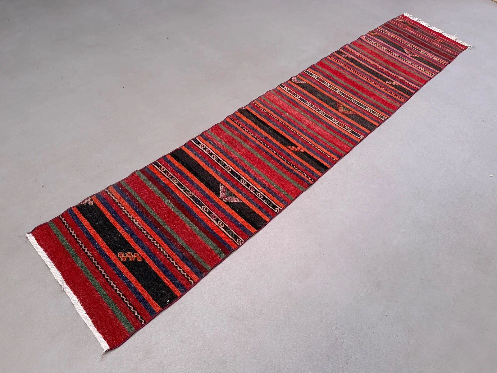 Narrow kilim runner 59x300 cm shabby chic, vintage Turkish kelim 2569