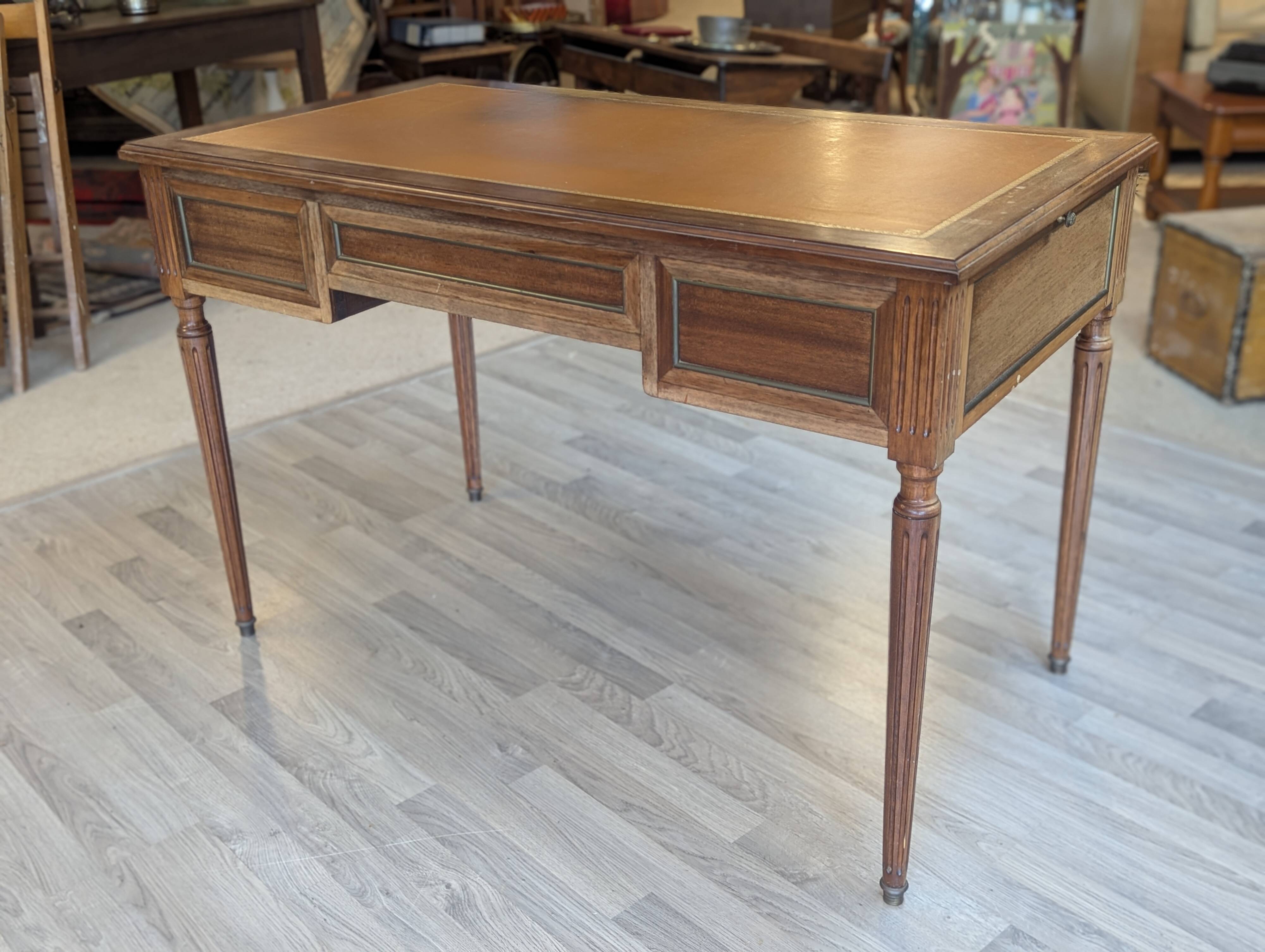 Bureau de style Louis XVI