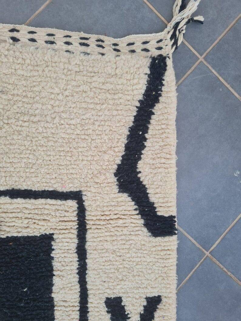Tapis marocain en laine décoré 200cmx300cm