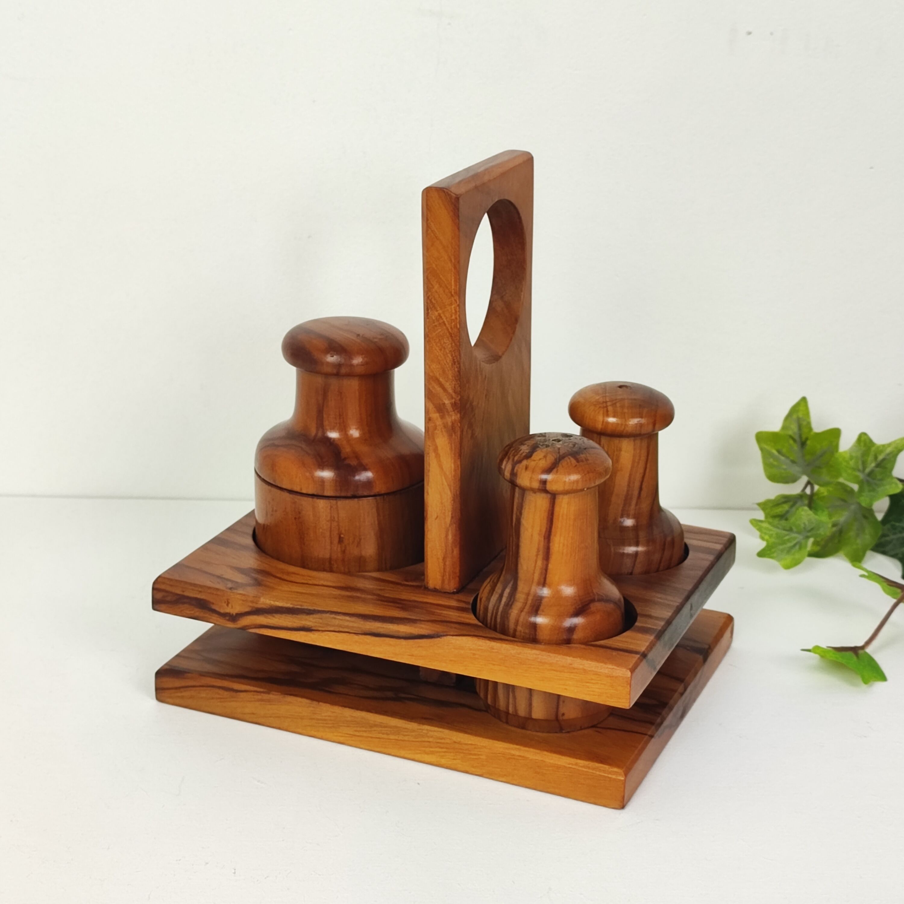 Table servant in olive tree