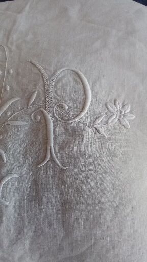 Cloth, rustic cotton canvas, light ivory.