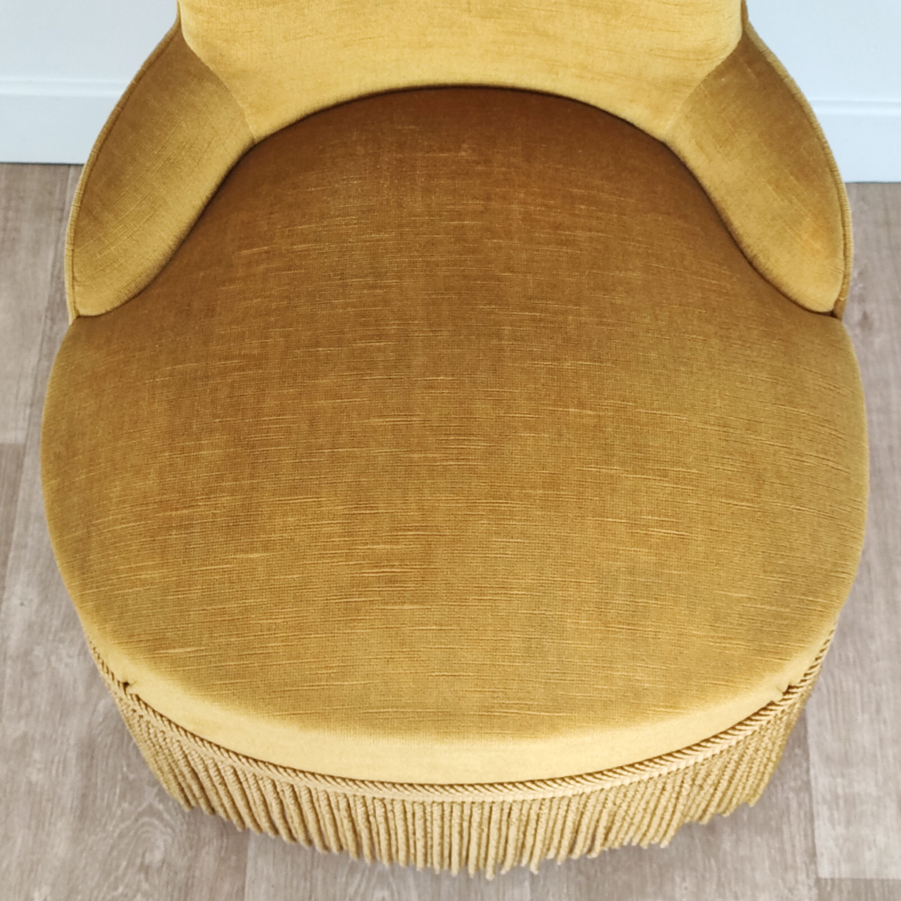 Velvet toad easy chair