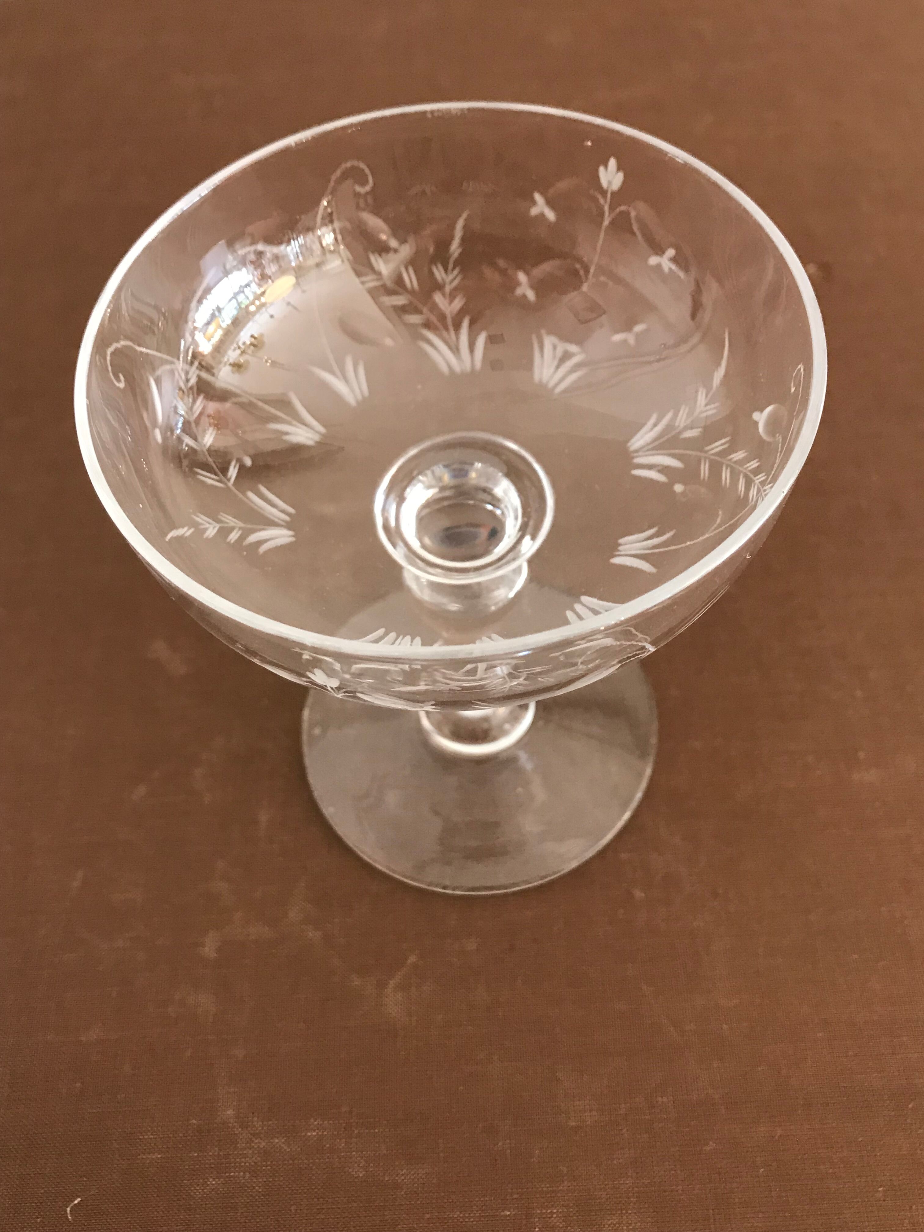 Lot of 9 champagne glasses in cut crystal engraved 1930