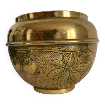 Brass cache pot Villedieu with chestnut decoration