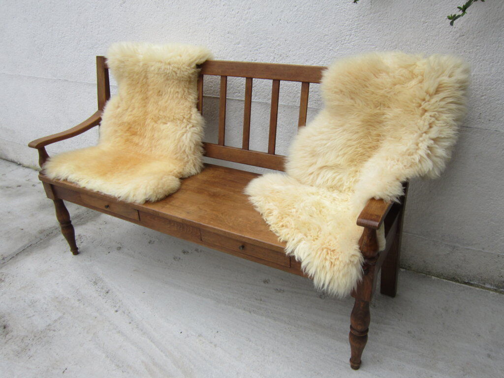 Settle in solid beech