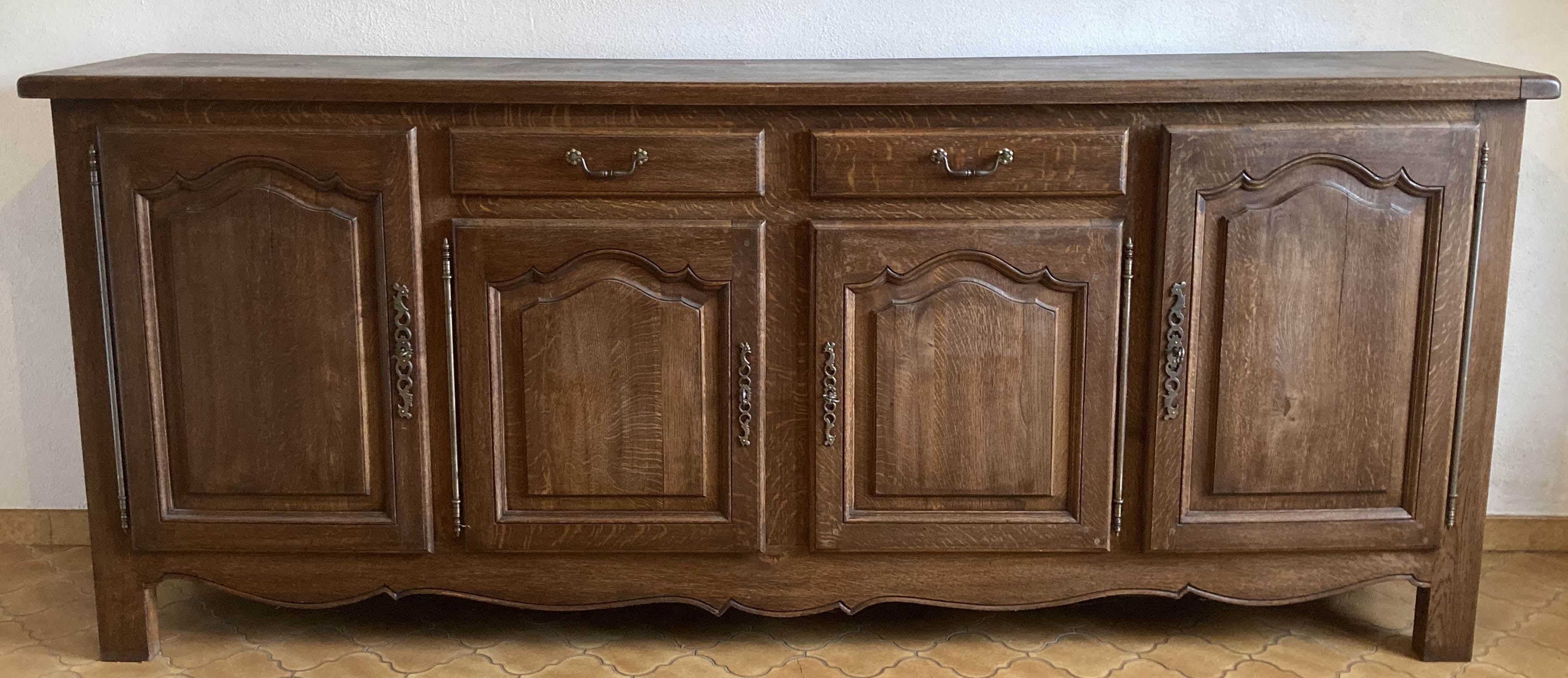 Low buffet in solid chene 4 doors