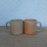 Deux mugs / tasses en grès - vintage