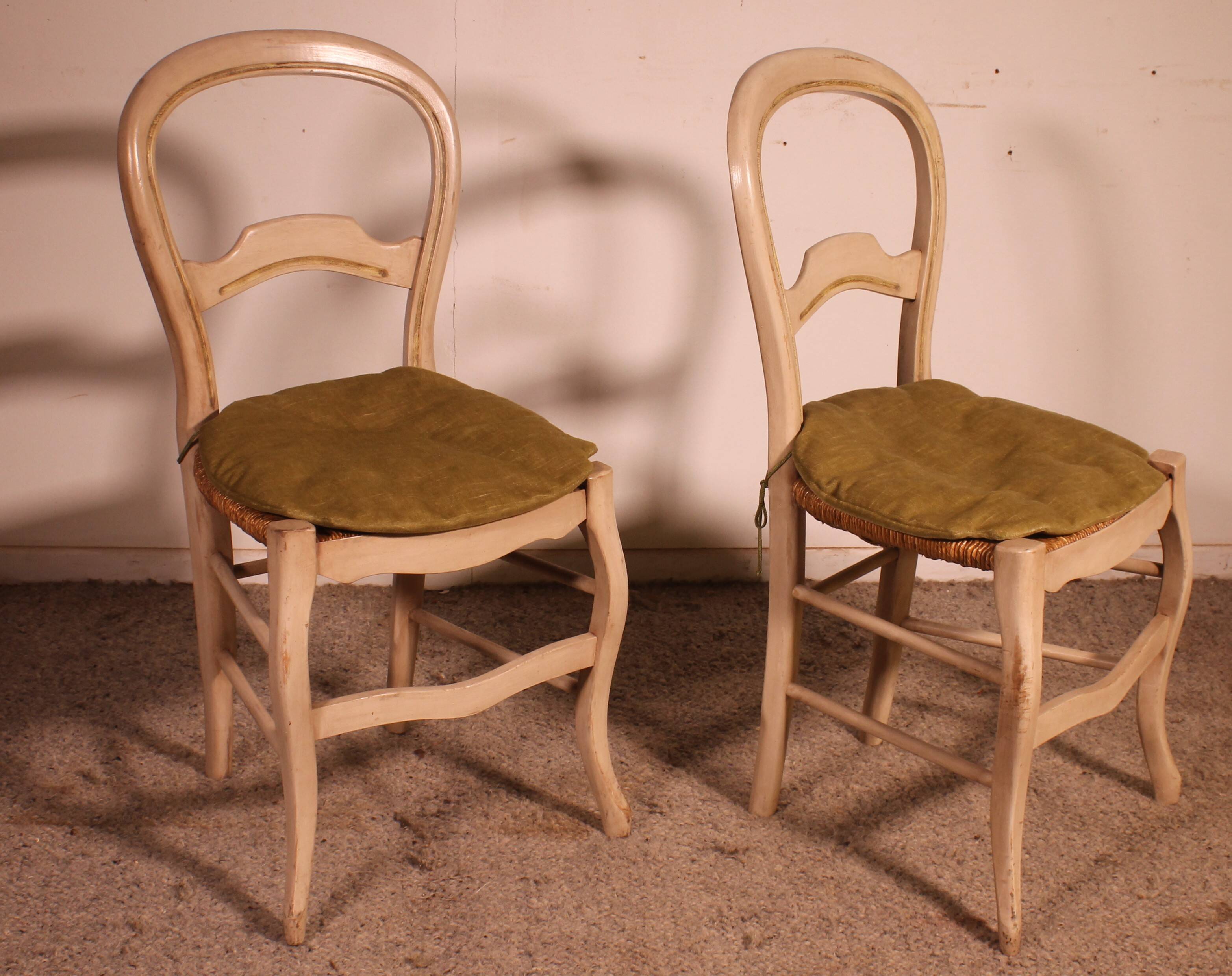 2 chaises paillées en bois polychrome