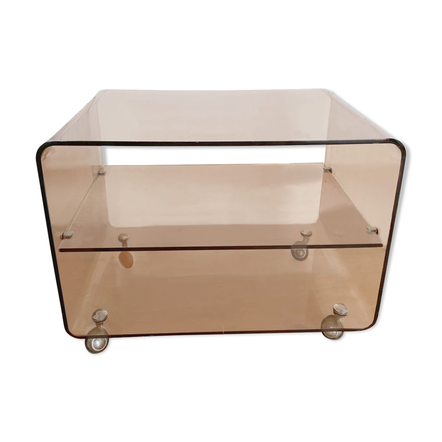 Serving Michel Dumas