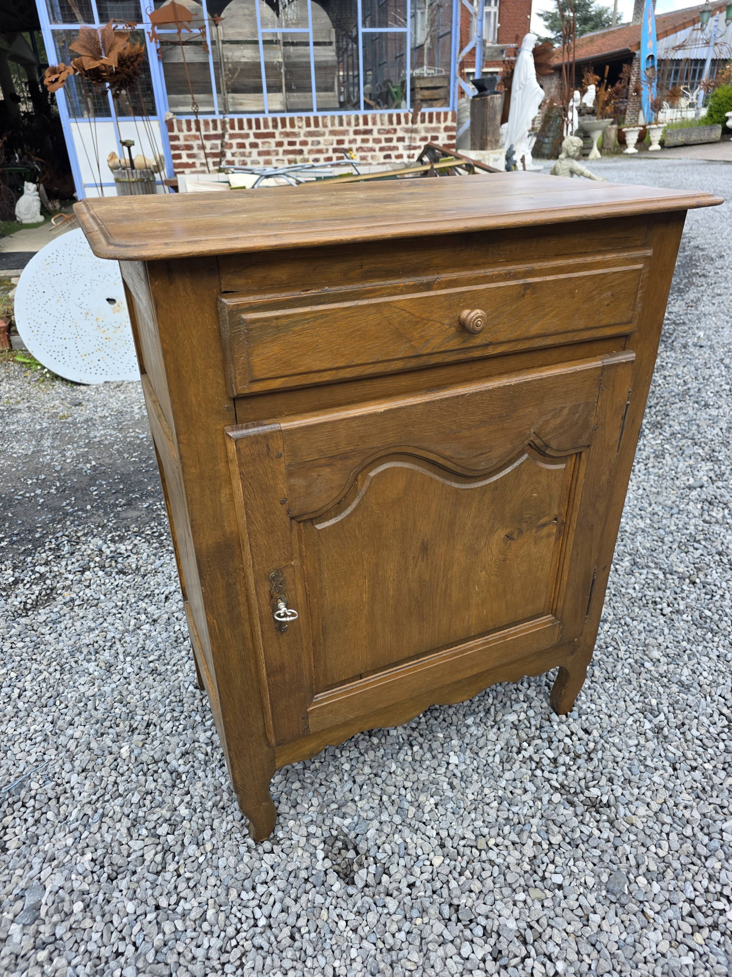 Antique oak confiturer