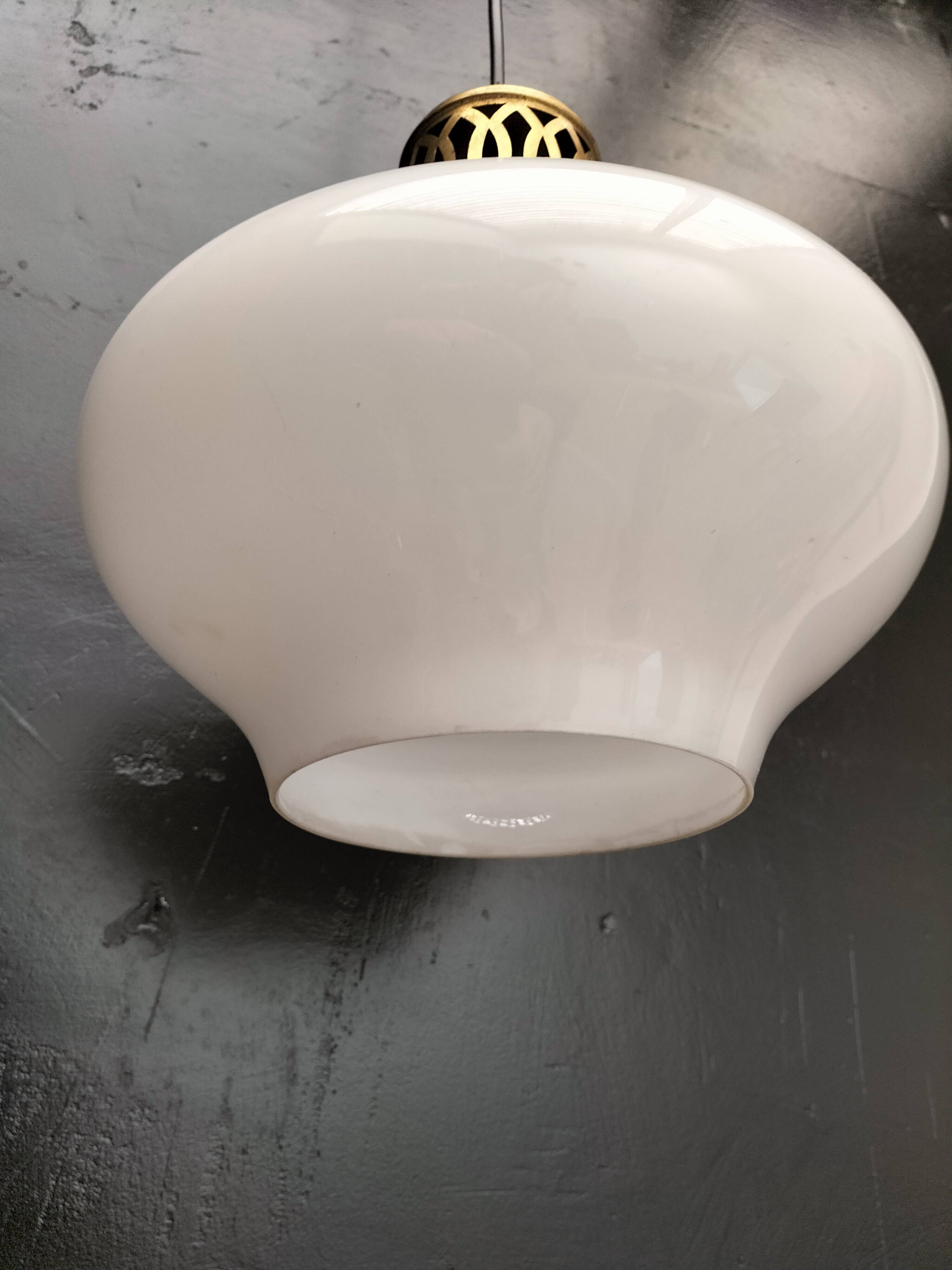 White opaline suspension