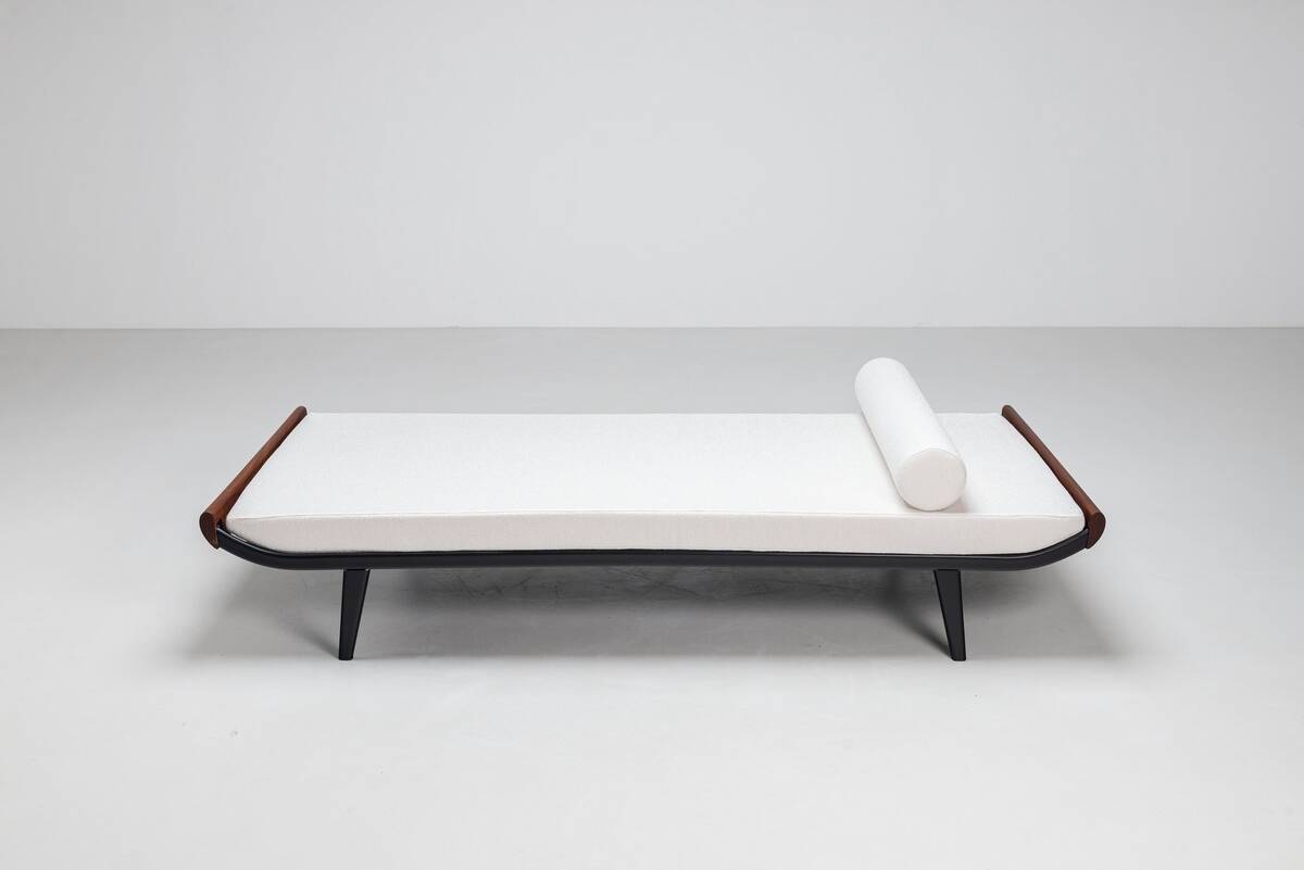 Dick Cordemeijer Cleopatra daybed for Auping in white fabric The Netherlands 1954