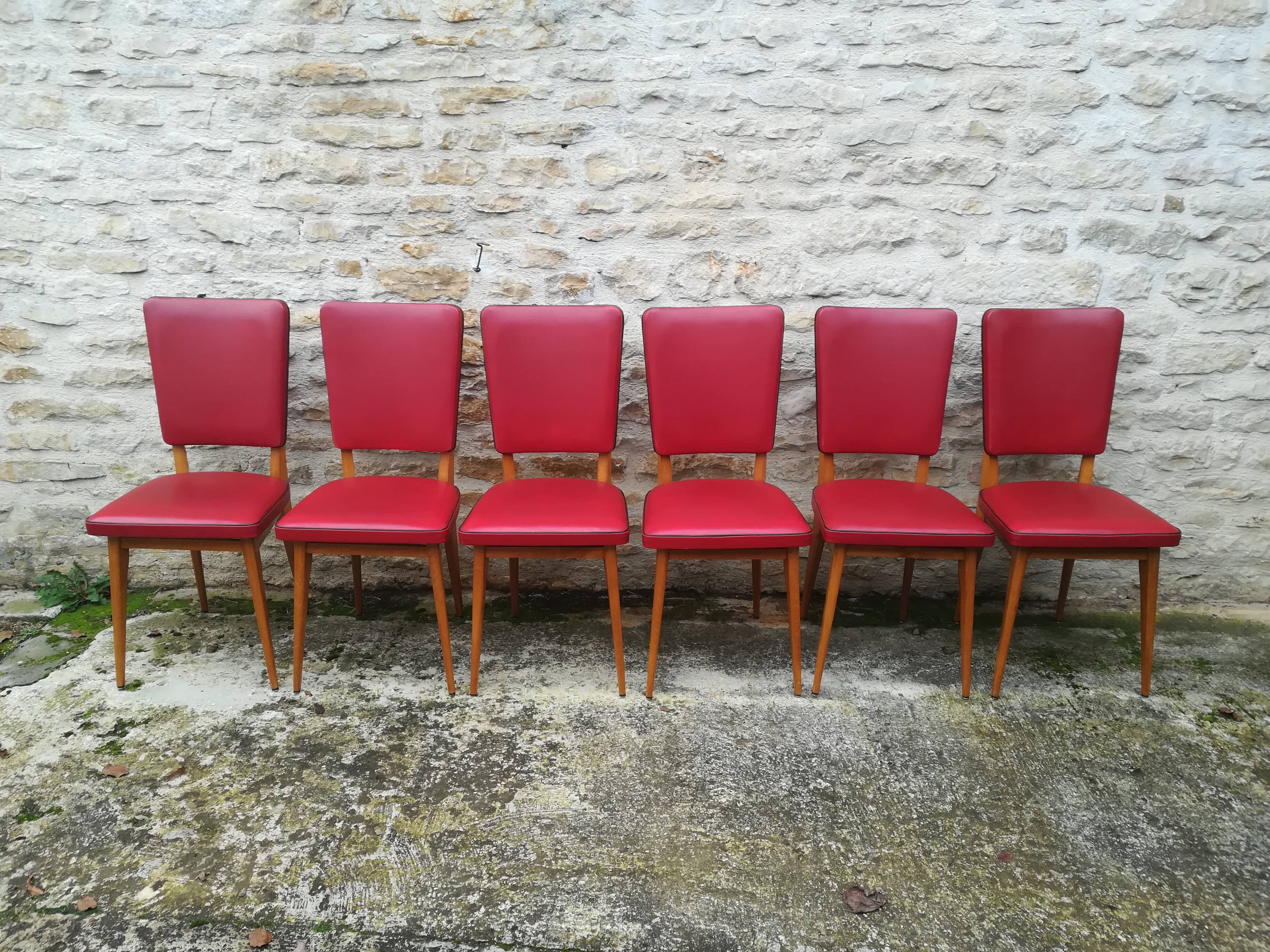 Chairs in red skaï