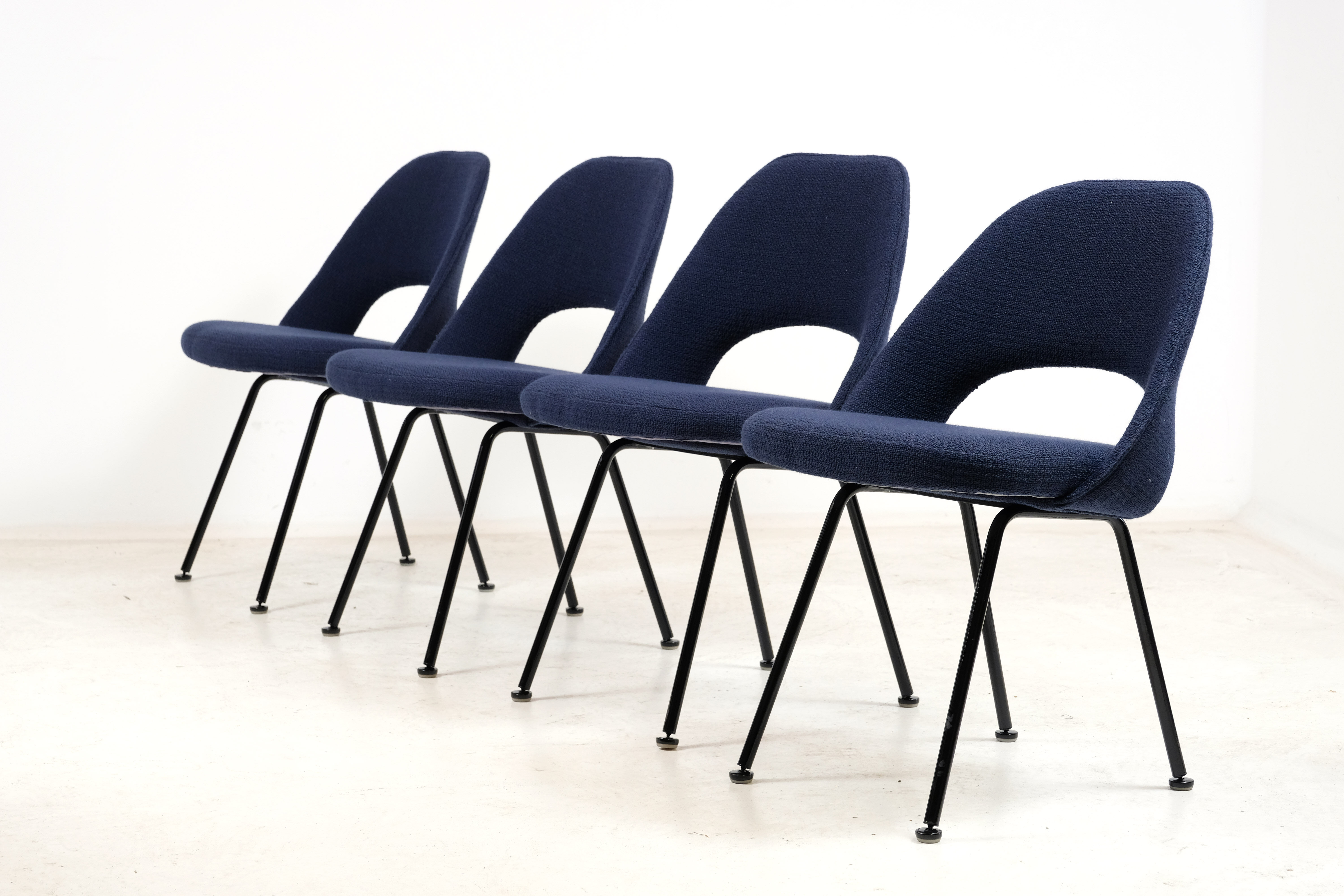 4 chairs "conference" by Eero Saarinen knoll international 1960's