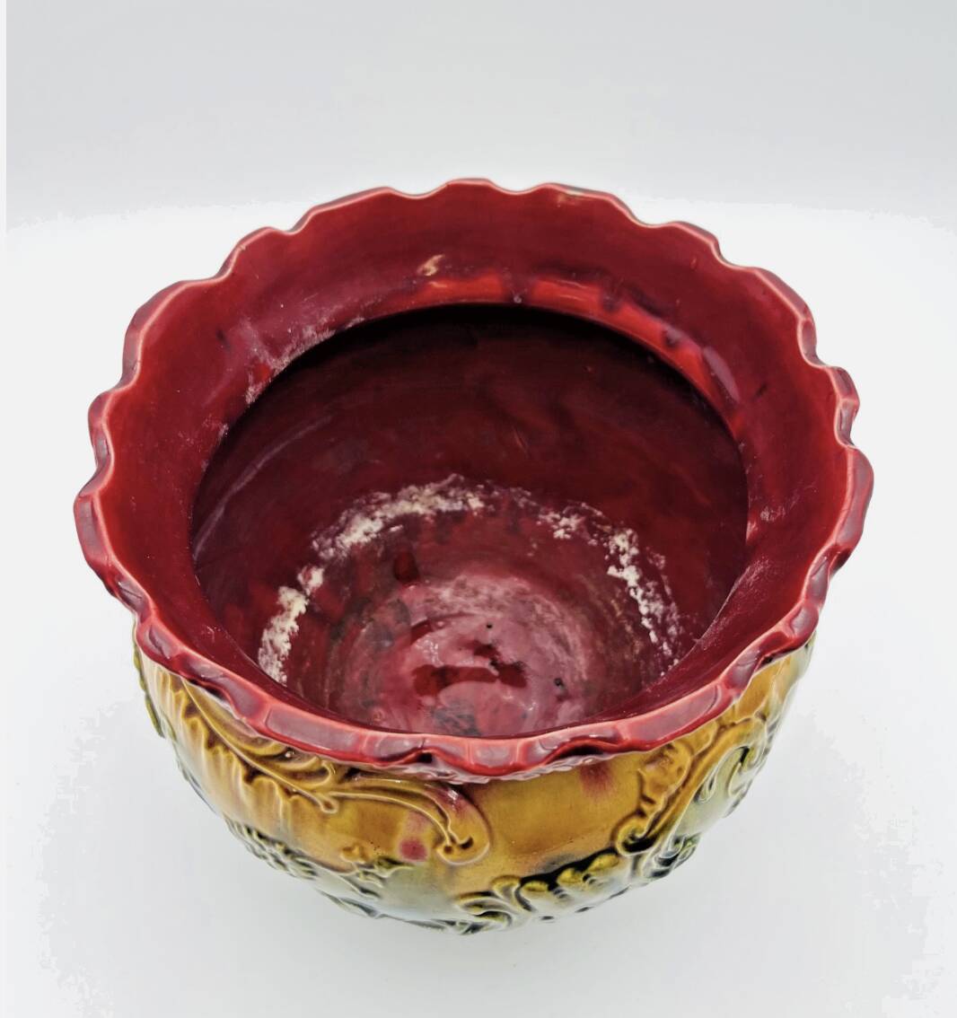 Antique multi-colored slip pot with relief decoration - 637019