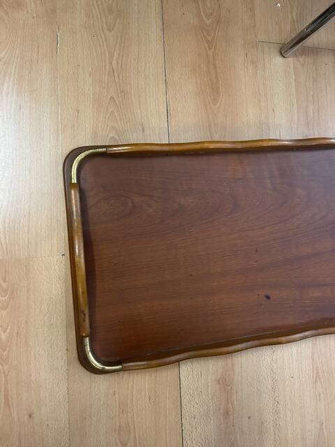 Grand rectangular serving platter in wood and brass from the 1960s