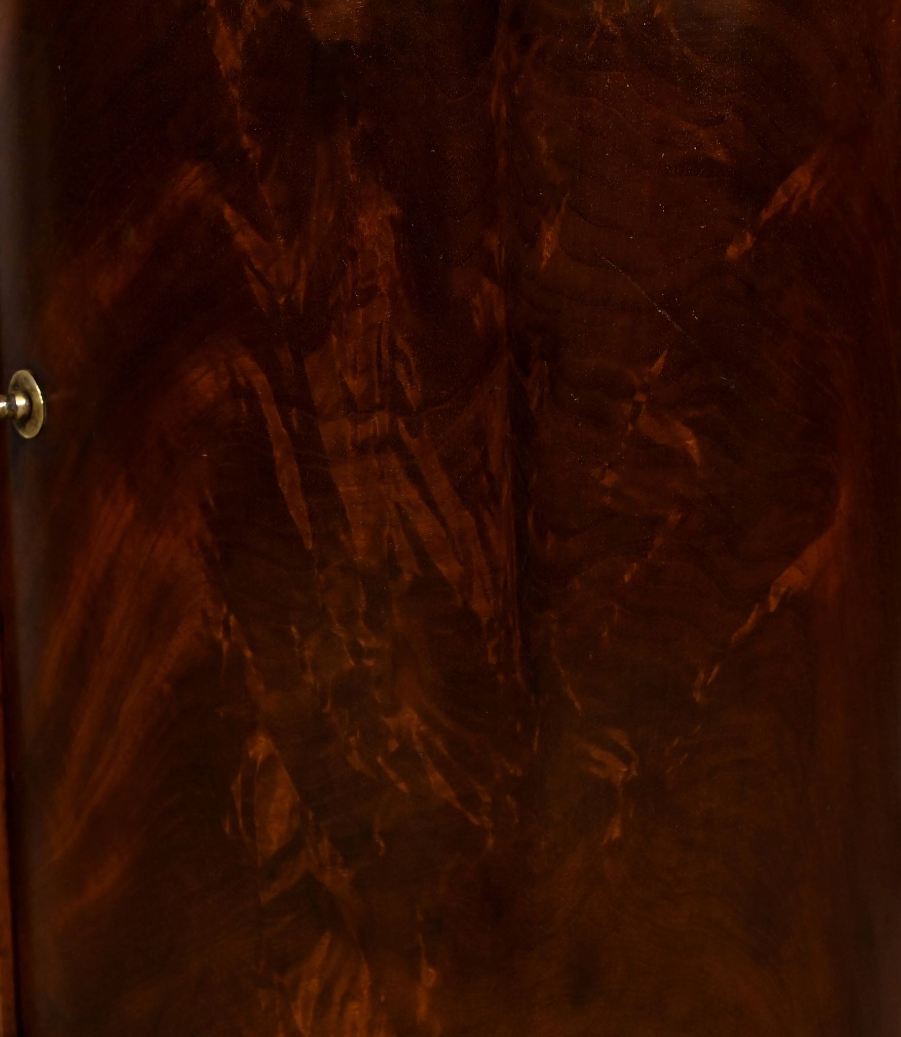 Rare Somno with two doors in Burl Mahogany, Empire period – Early 19th century
