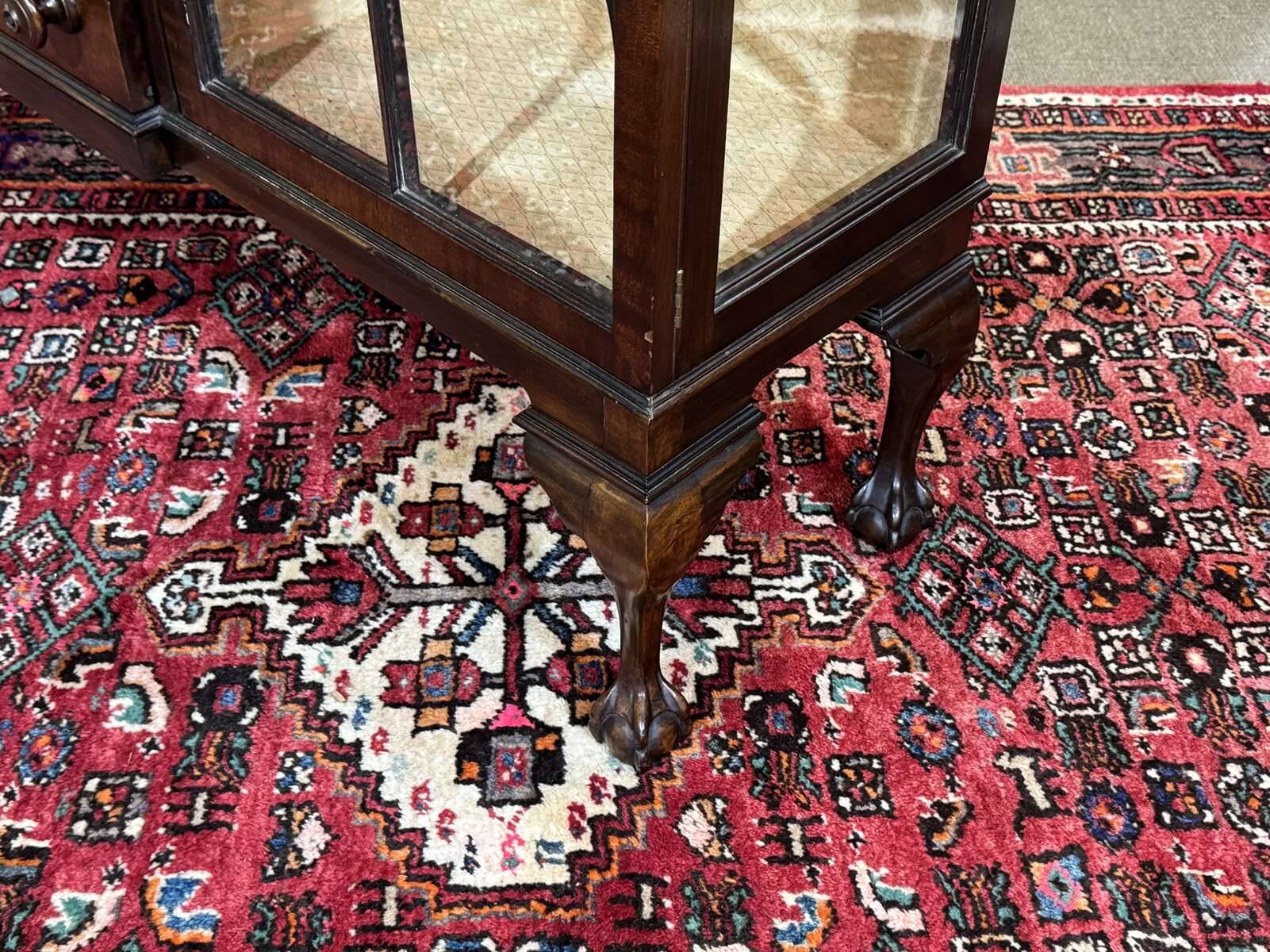 Vitrine Anglaise Chippendale 3 portes début XXème en acajou