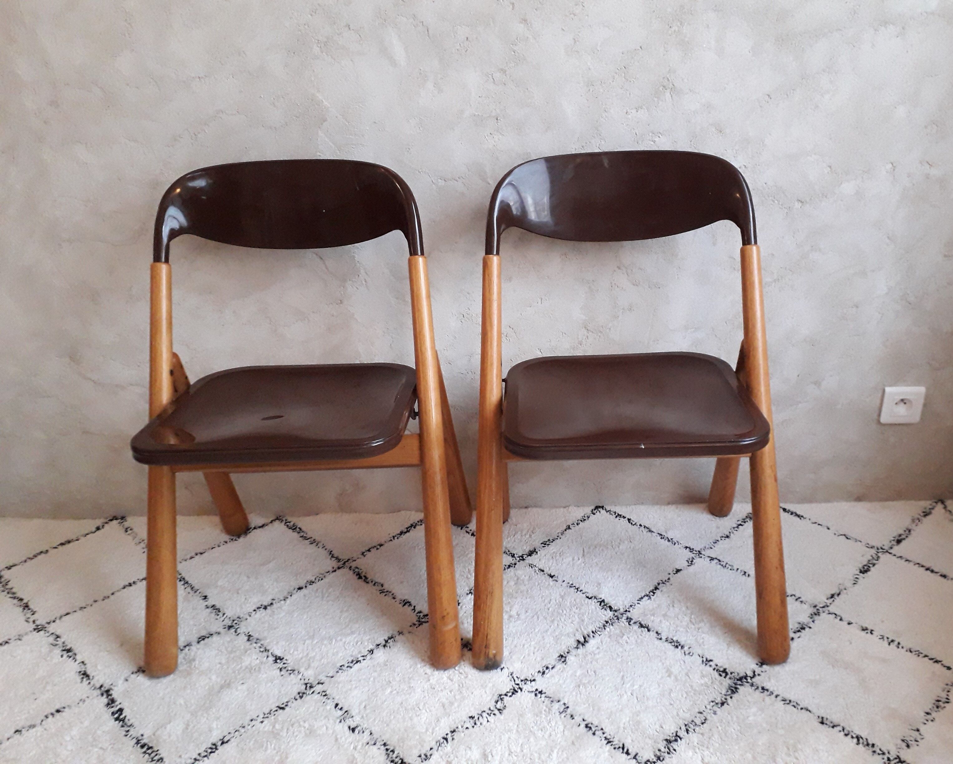 Set of two folding chairs