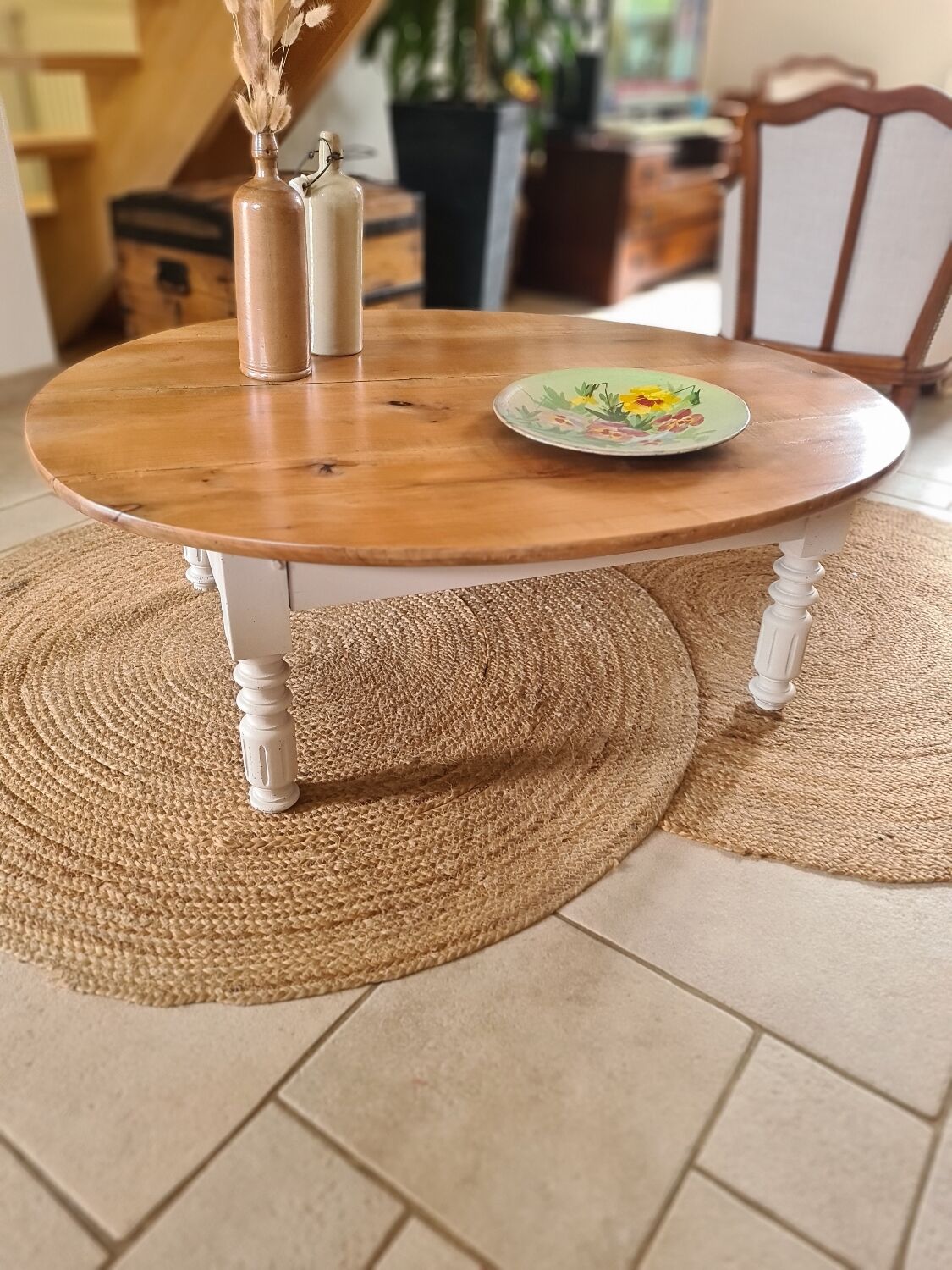 Country charm oval coffee table