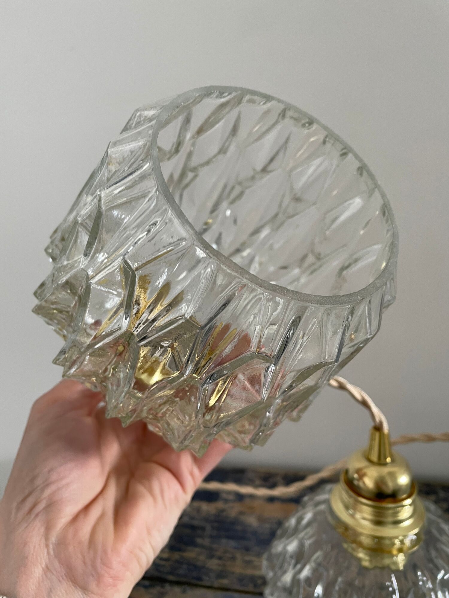 Trio of suspension in electrified chiseled glass to nine