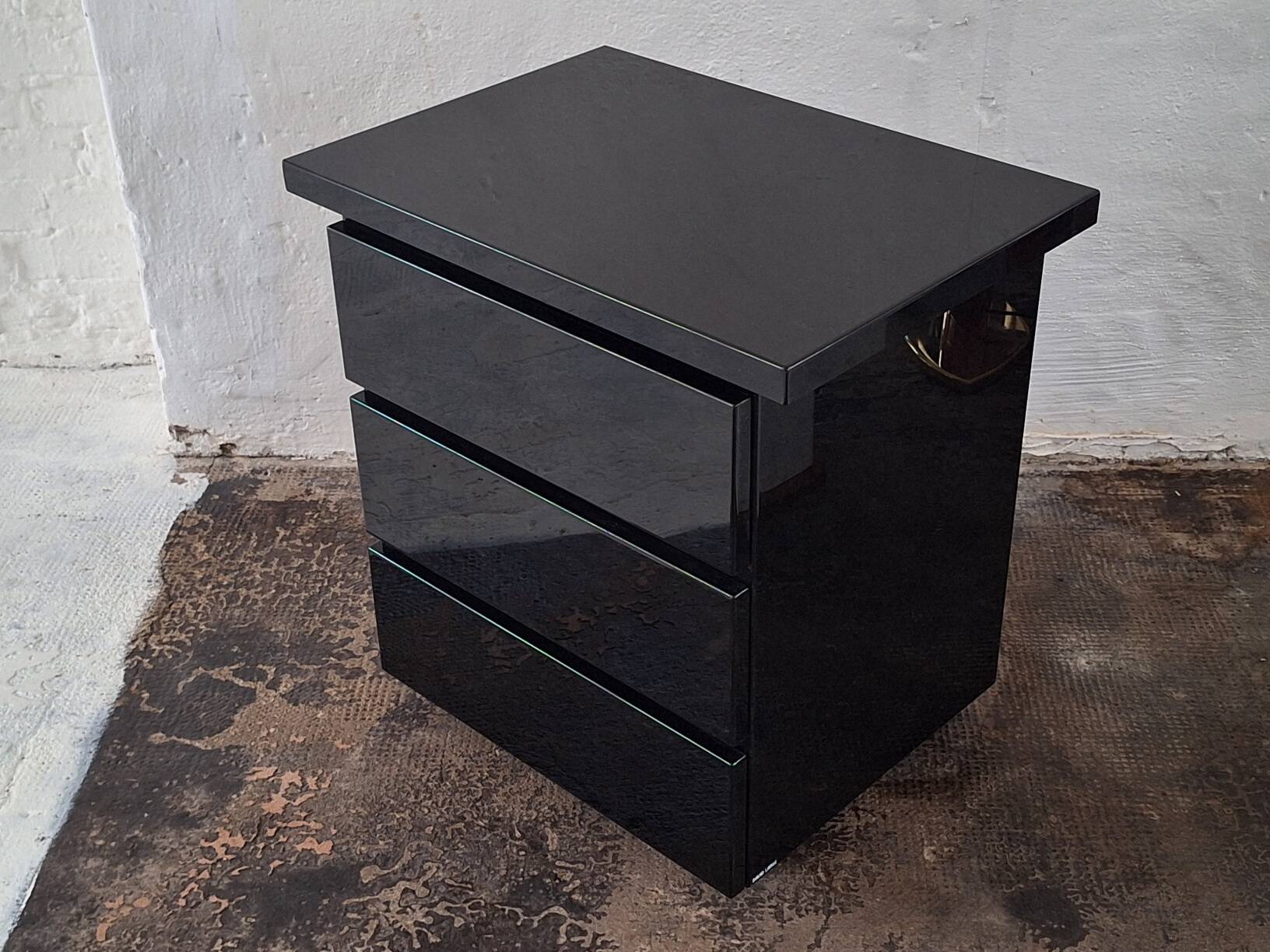 Commode en laque de David Lange Roche Bobois, signée, années 1970.