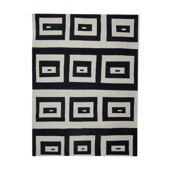 Black and cream kilim area rug 253 x 338 cm