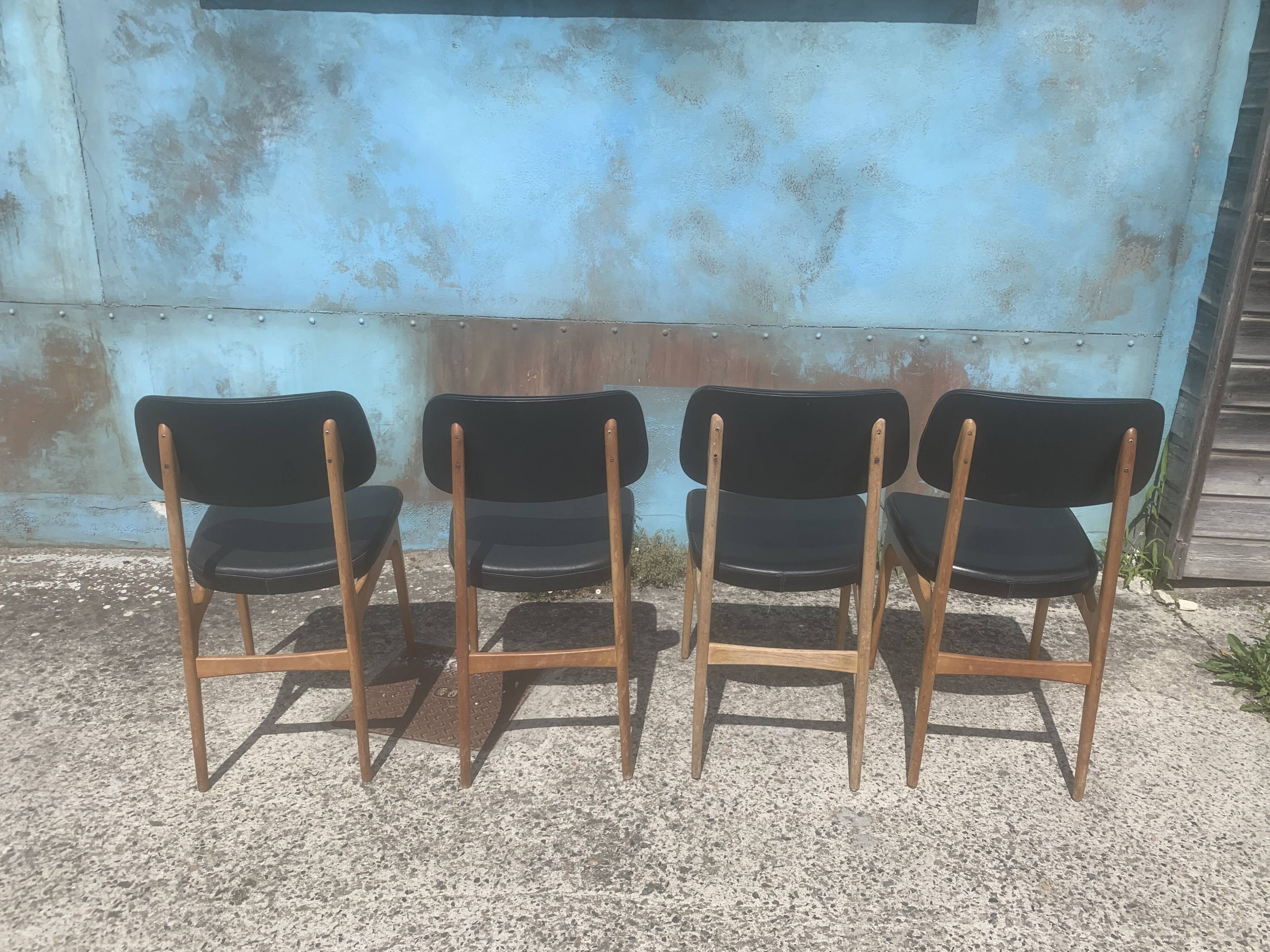 Vintage chair skaï black