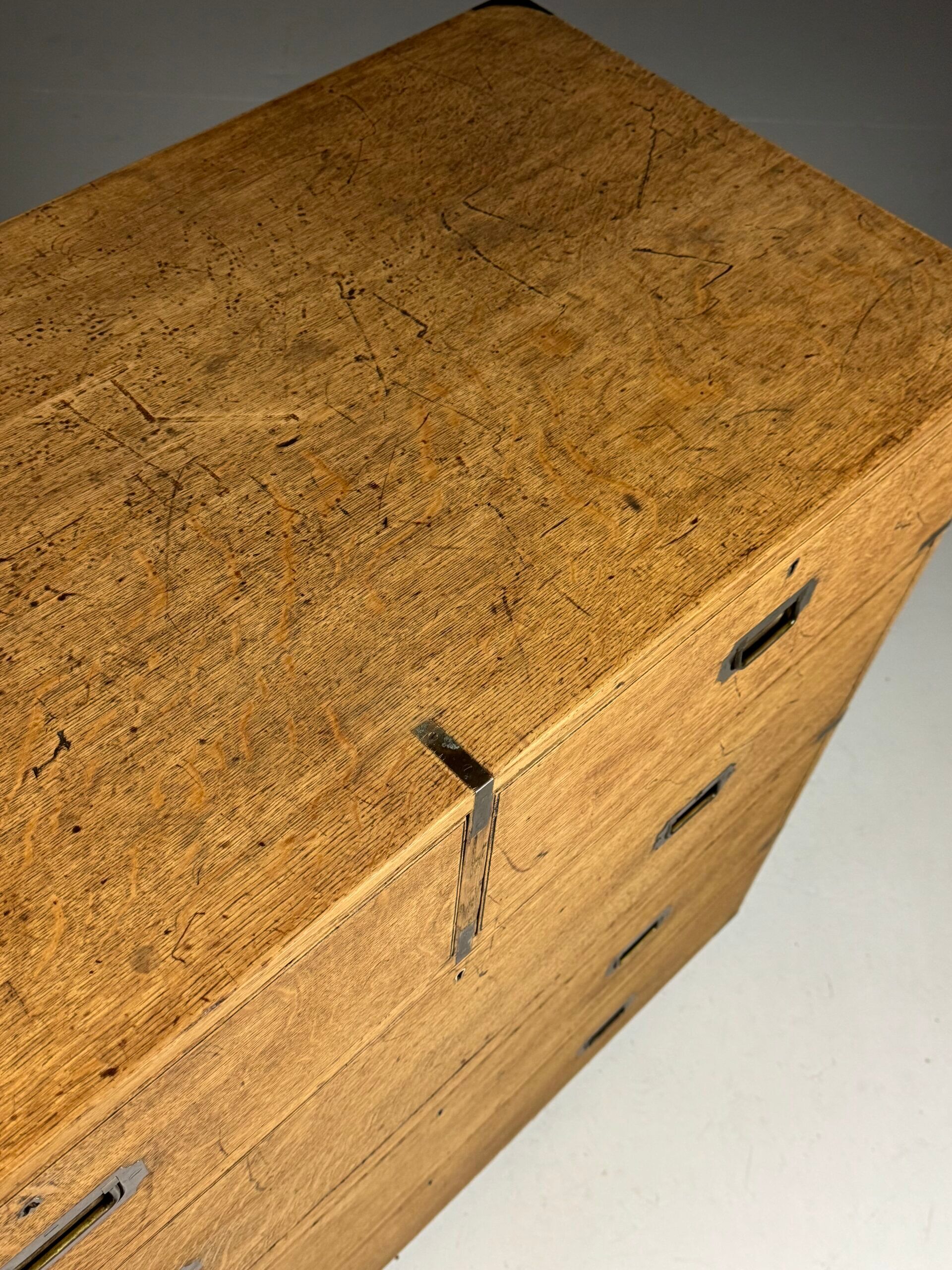 Commode de campagne en chêne du 19ème siècle