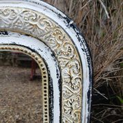 Miroir ancien avec cadre en bois sculpté 
