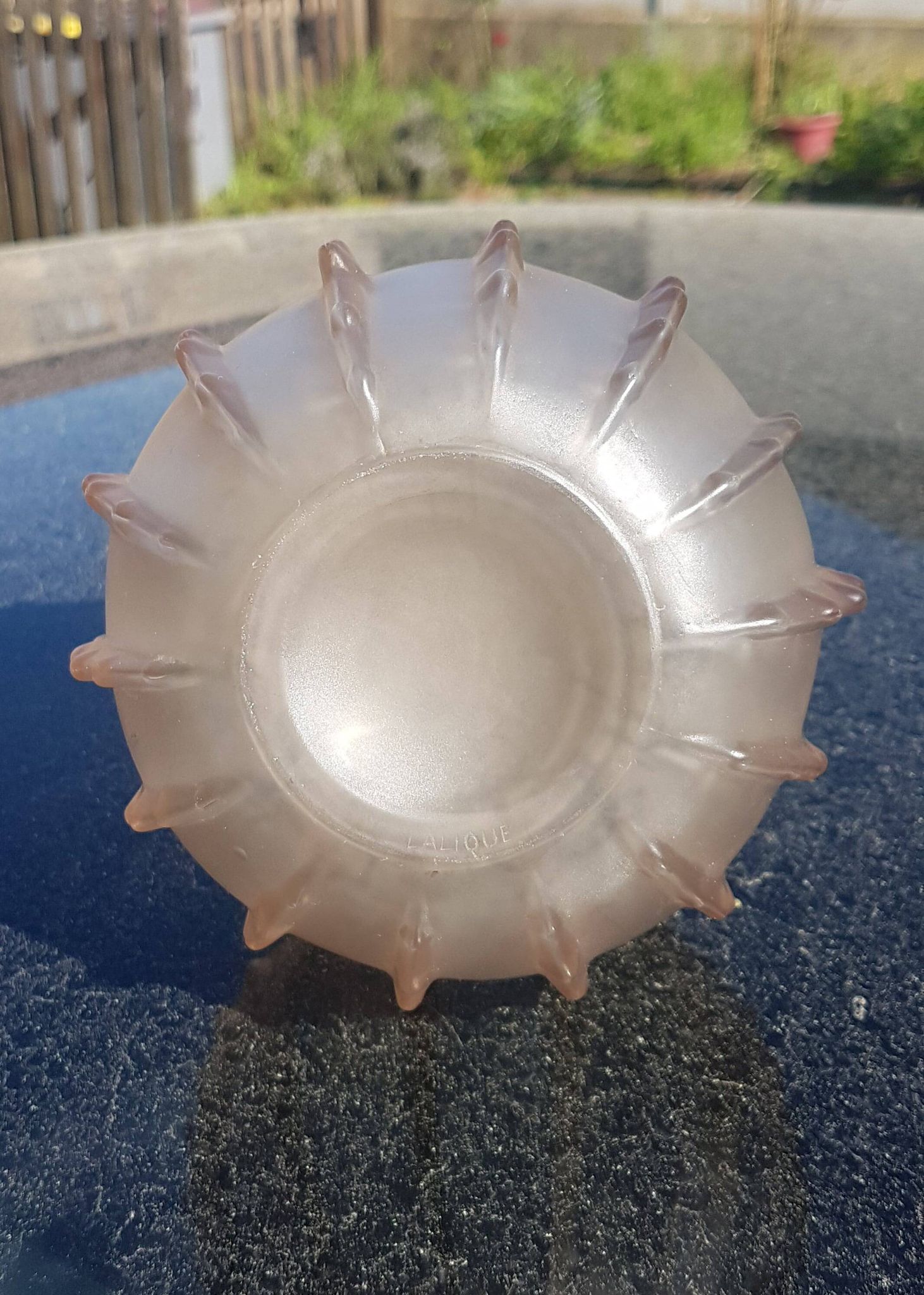 Vase Lalique modèle dentelé