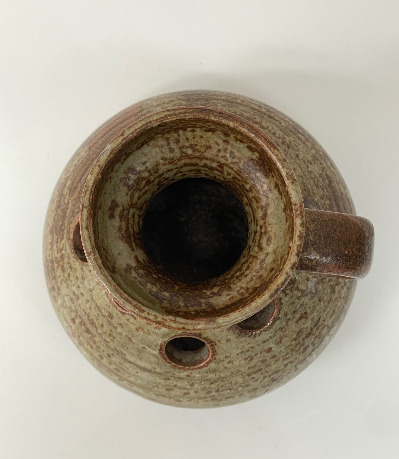 Petit vase ajouré en céramique vintage Kéraluc années 60/70