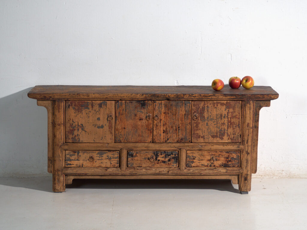 Low buffet in elm with four doors and three drawers – China, circa 1930