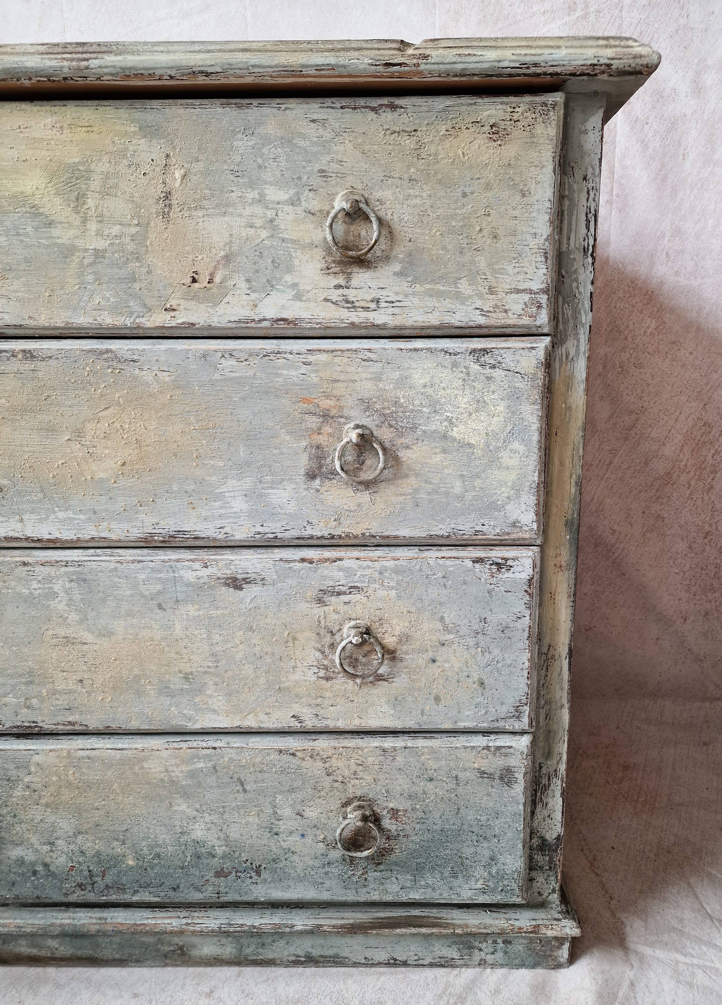 Patinated chest of drawers