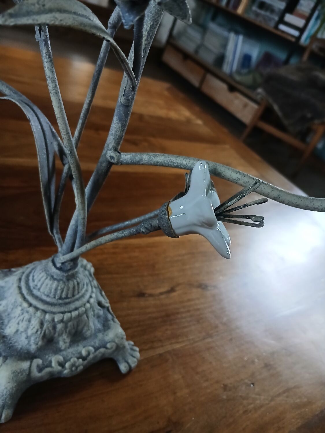 Antique chandelier in cast iron/metal and porcelain